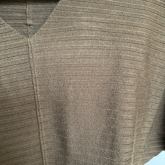 NWT Tahari wide sleeve sweater size small - Picture 2 of 11